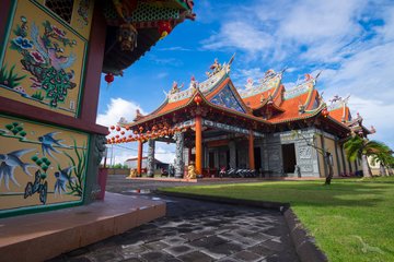Kunstvolle Häuser in Benoa Bali, Indonesien