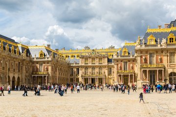Das geschichtsträchtige Schloss Versailles, Frankreich
