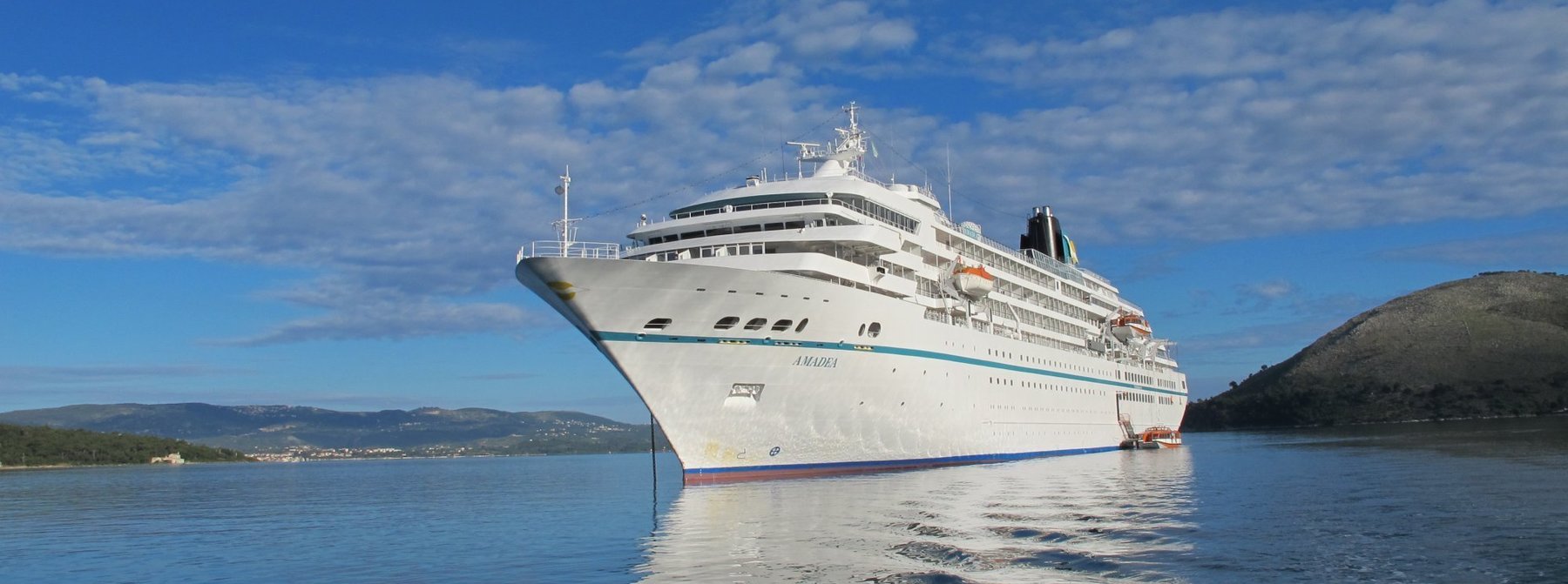 MS Amadea vor der Insel Kefalonia, Griechenland