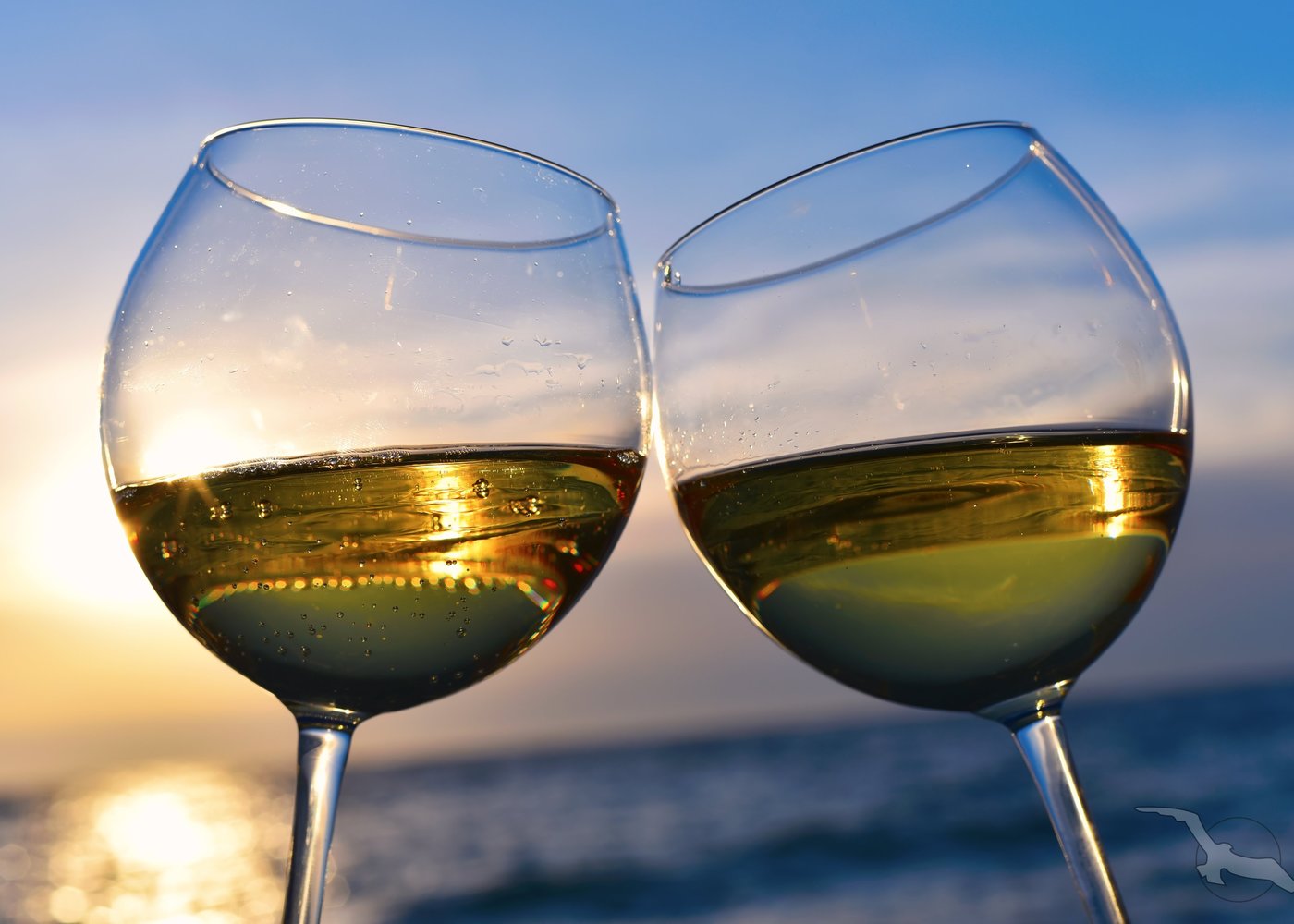 Entspannendes Anstoßen mit Ausblick