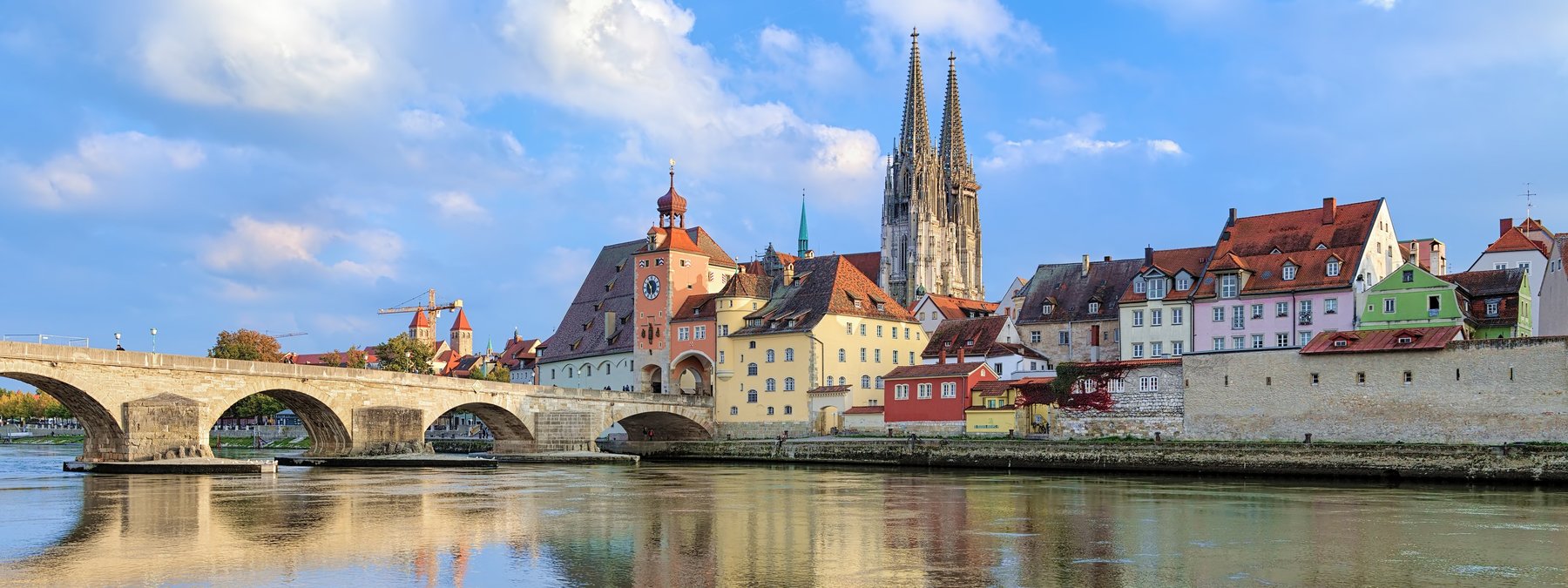 Asara - Blick über die Donau auf den Dom von Regensburg, Deutschland