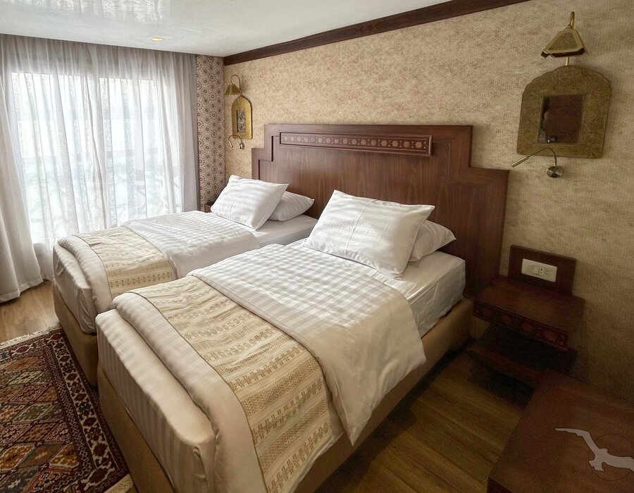 Club Vision, First Class