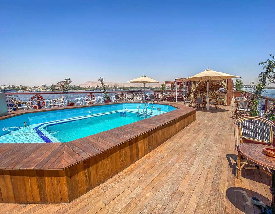 Club Vision, First Class