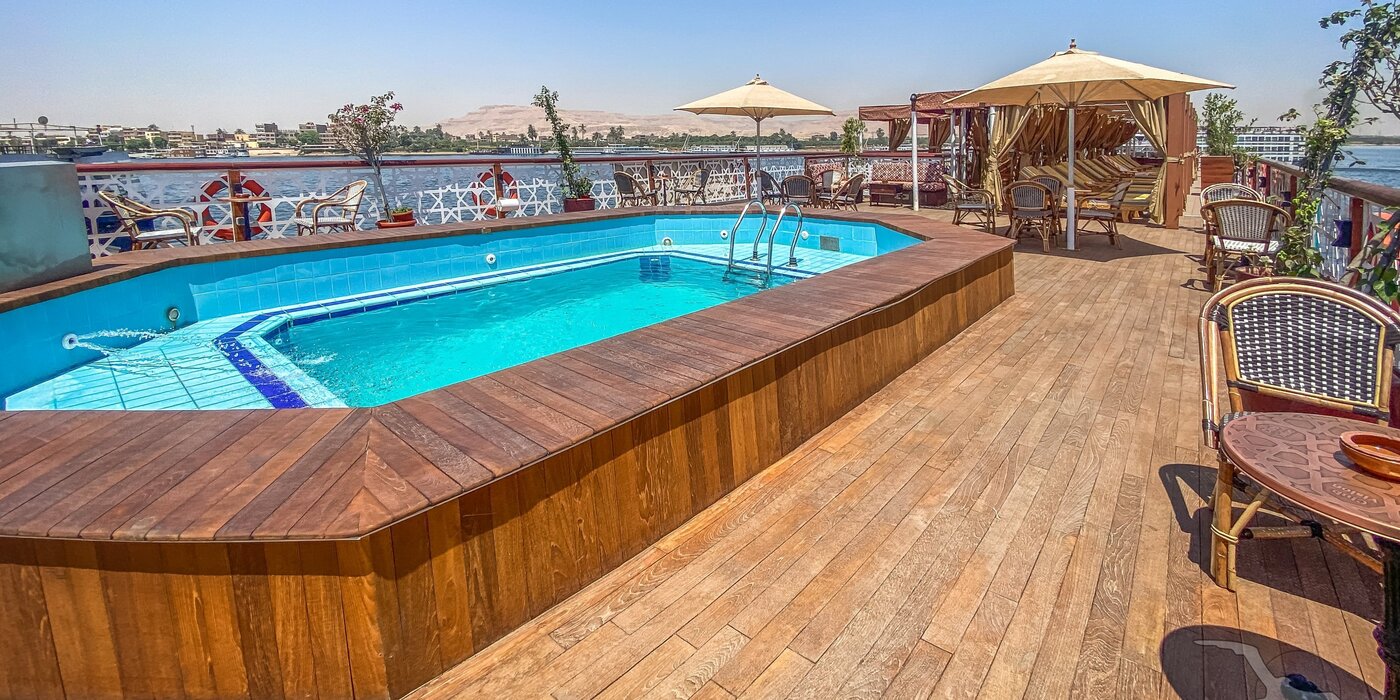 Club Vision, First Class