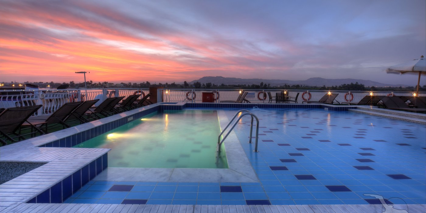 Poolanlage auf dem Nilschiff MS Steigenberger Minerva