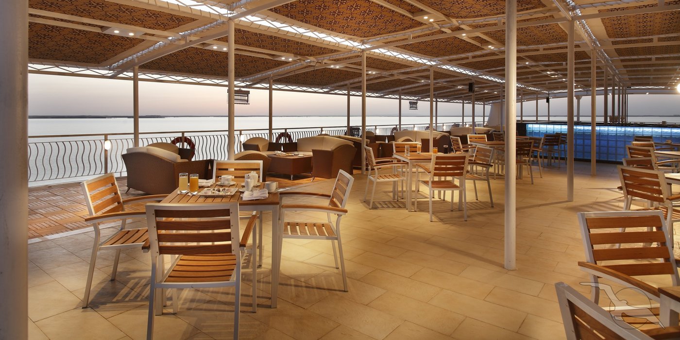 Sonnendeck der MS Steigenberger Omar el Khayam