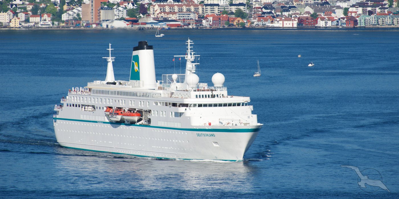 MS Deutschland, das ehemalige Traumschiff, fährt im Sommer für Phoenix Reisen