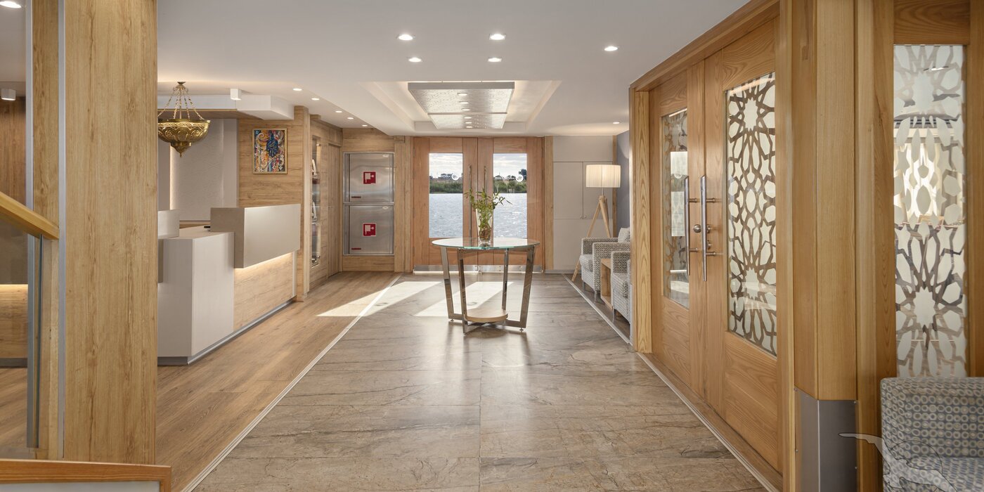 Eingangsbereich mit Rezeption