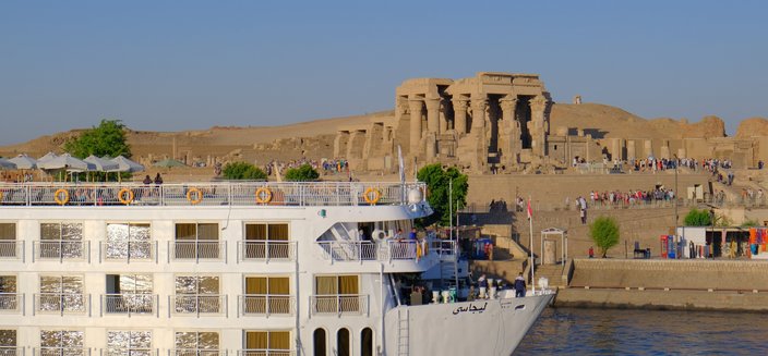 Aussicht vom Sonndendeck auf den Kom Ombo Tempel