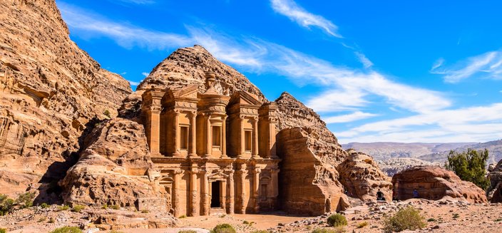 Imposantes Felsgebäude Ad Deir in Petra, Jordanien