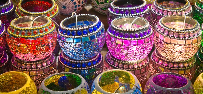 Bunte Laternen auf einem Markt, T&uuml;rkei