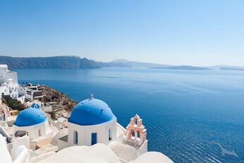 Blick &uuml;ber Oia auf der Insel Santorin, Griechenland