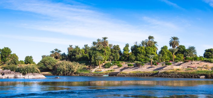 Idyllische Landschaft am Nilufer in Ägypten