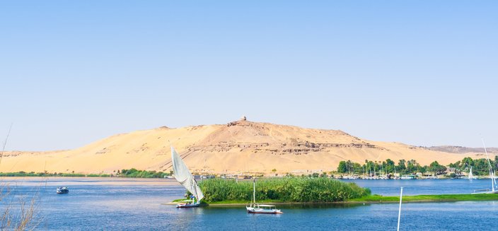 Feluken auf dem Nil vor Assuan in Ägypten