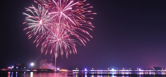 Swiss Crystal -Feuerwerk bei "Rhein in Flammen" in Bonn, Deutschland